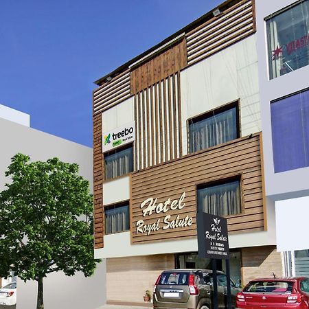 Treebo Royal Salute, Zirakpur Hotell Exteriör bild