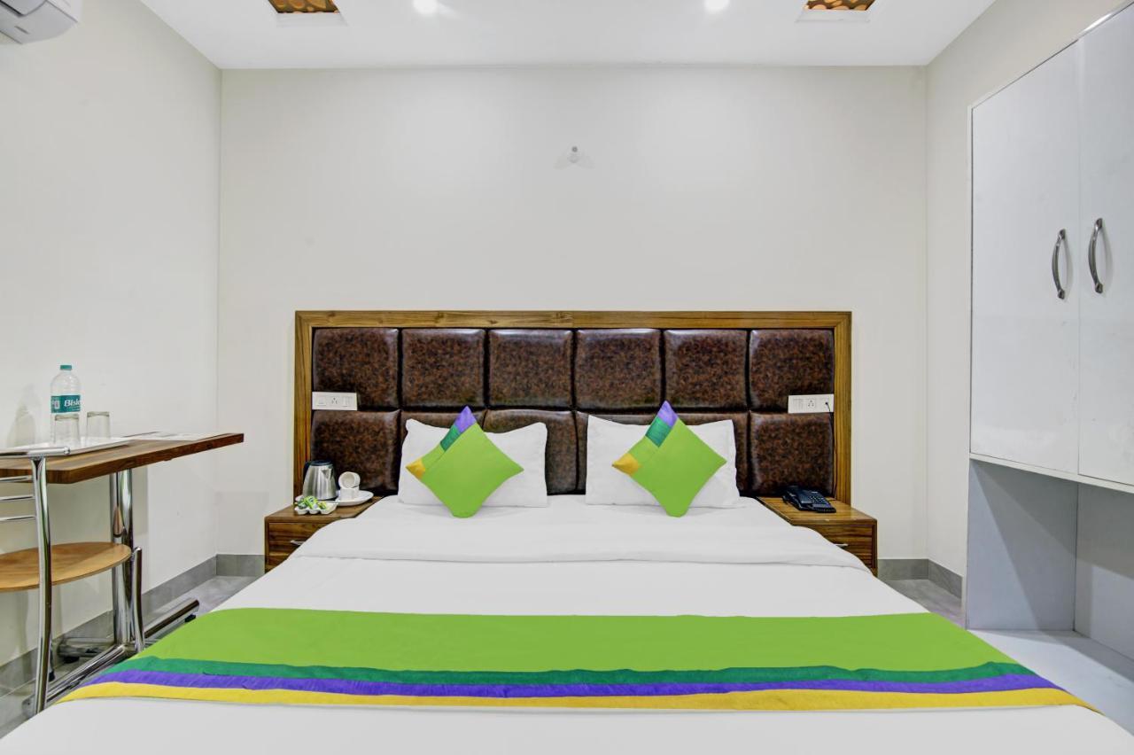 Treebo Royal Salute, Zirakpur Hotell Exteriör bild