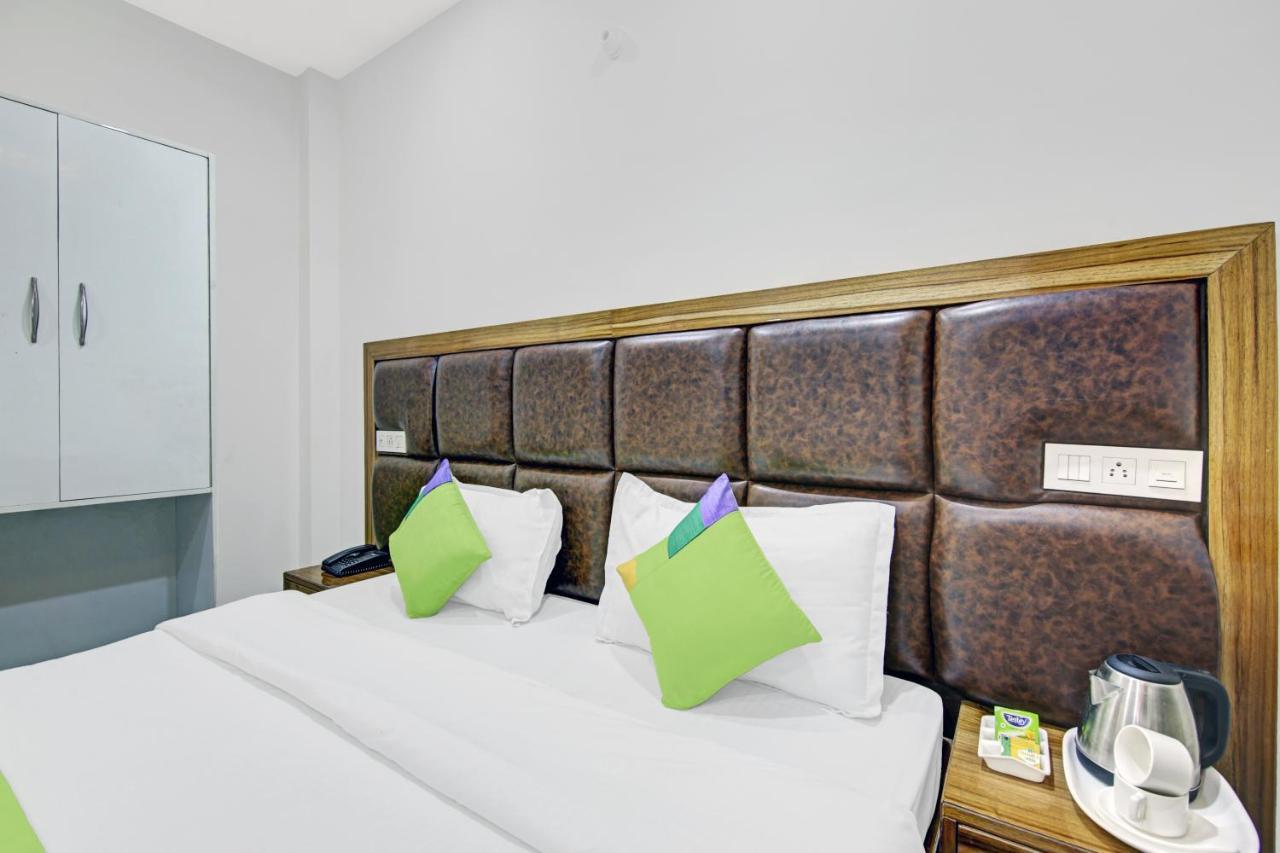 Treebo Royal Salute, Zirakpur Hotell Exteriör bild