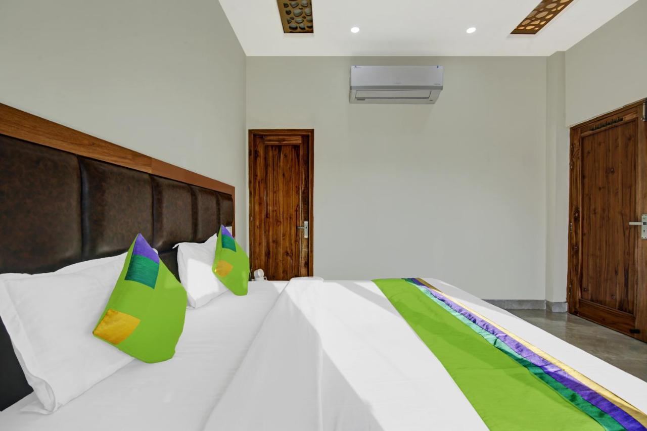 Treebo Royal Salute, Zirakpur Hotell Exteriör bild