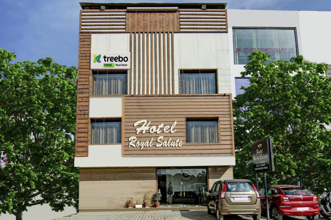 Treebo Royal Salute, Zirakpur Hotell Exteriör bild