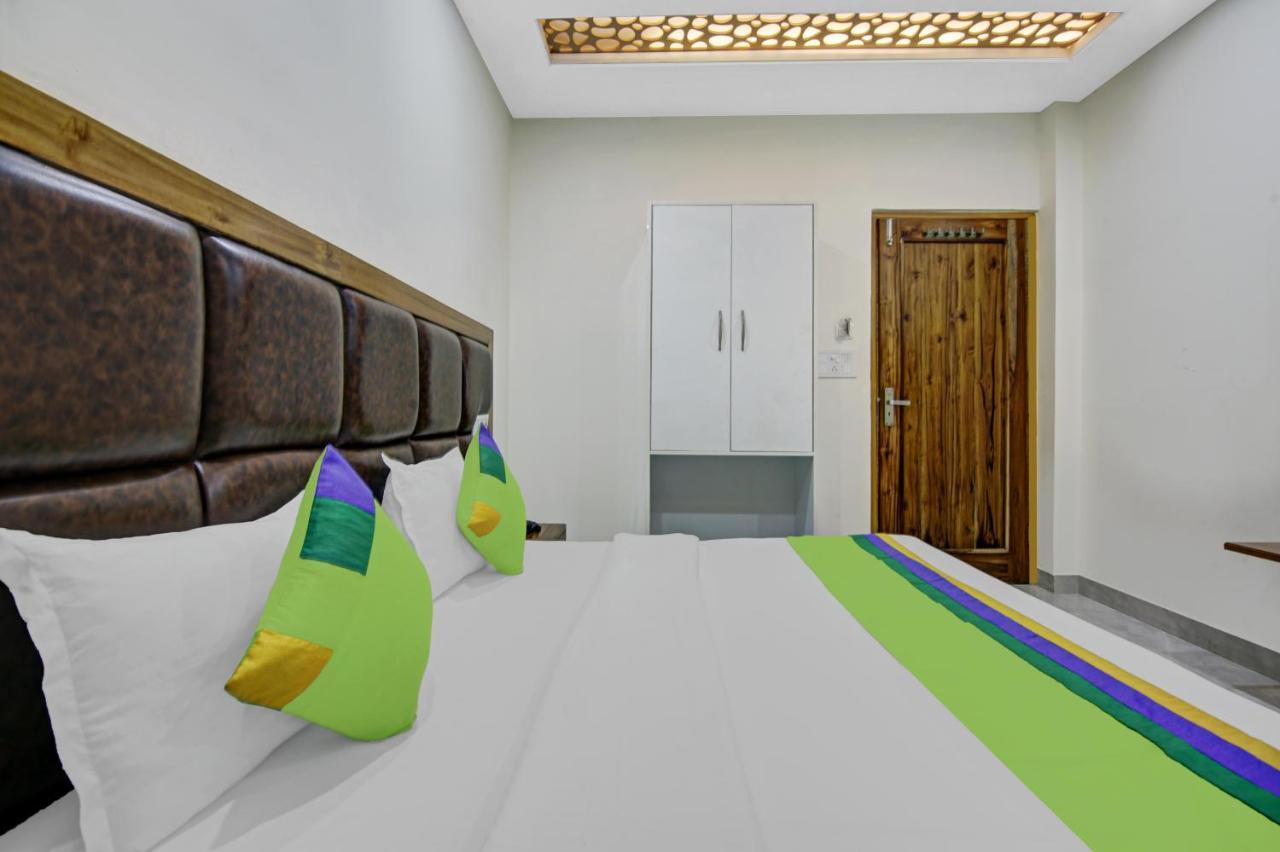 Treebo Royal Salute, Zirakpur Hotell Exteriör bild