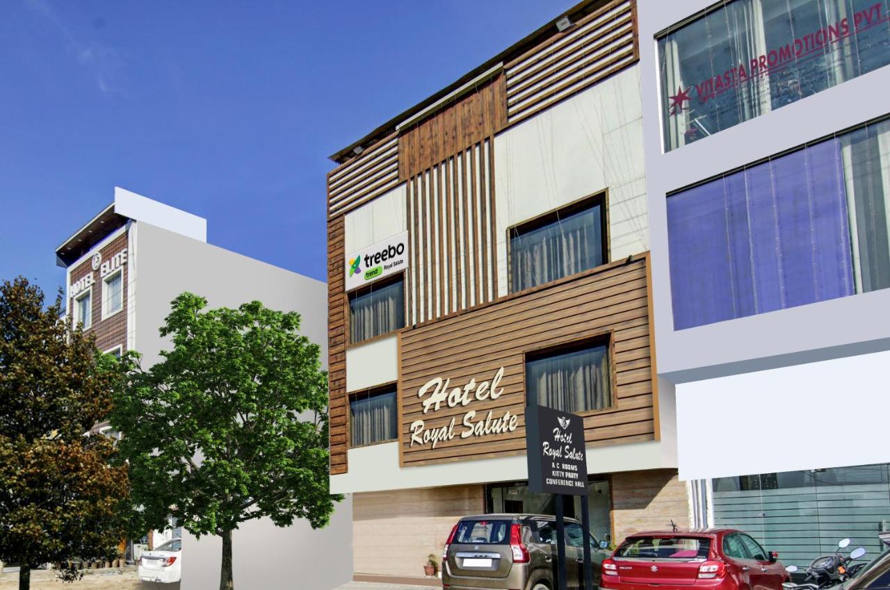 Treebo Royal Salute, Zirakpur Hotell Exteriör bild