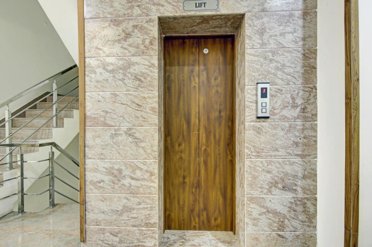 Treebo Royal Salute, Zirakpur Hotell Exteriör bild