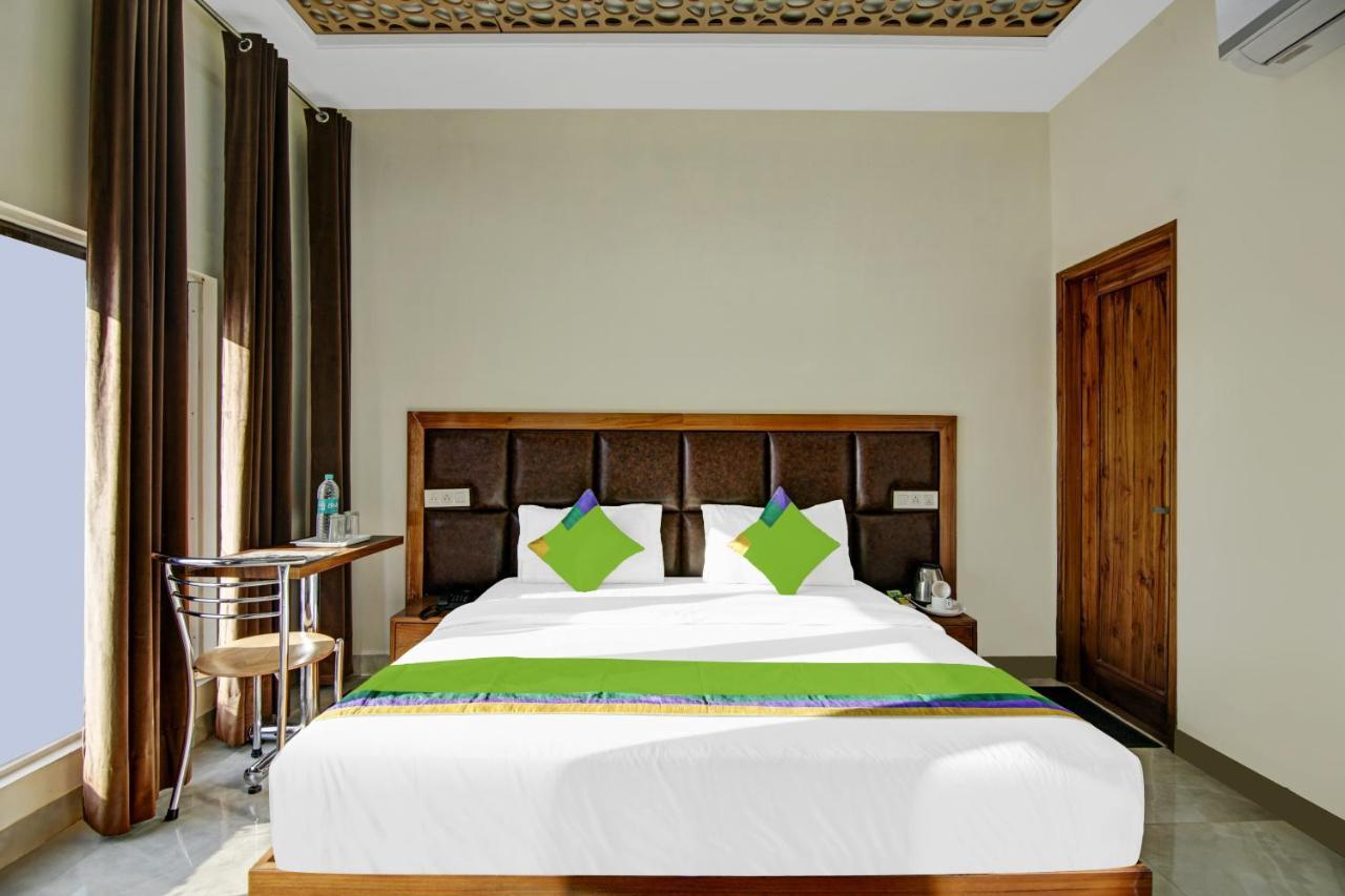 Treebo Royal Salute, Zirakpur Hotell Exteriör bild