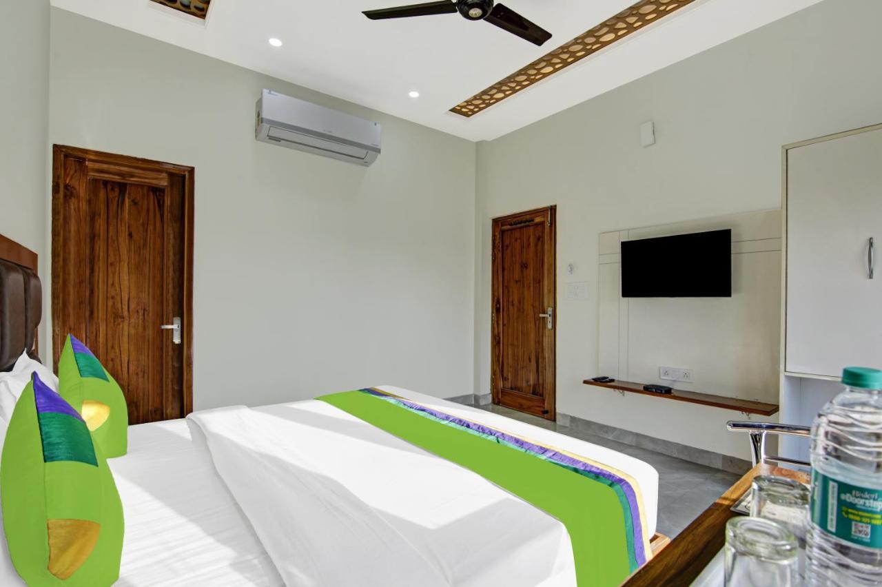 Treebo Royal Salute, Zirakpur Hotell Exteriör bild